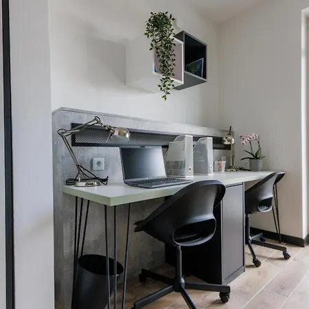 Apartment Zeus Economy